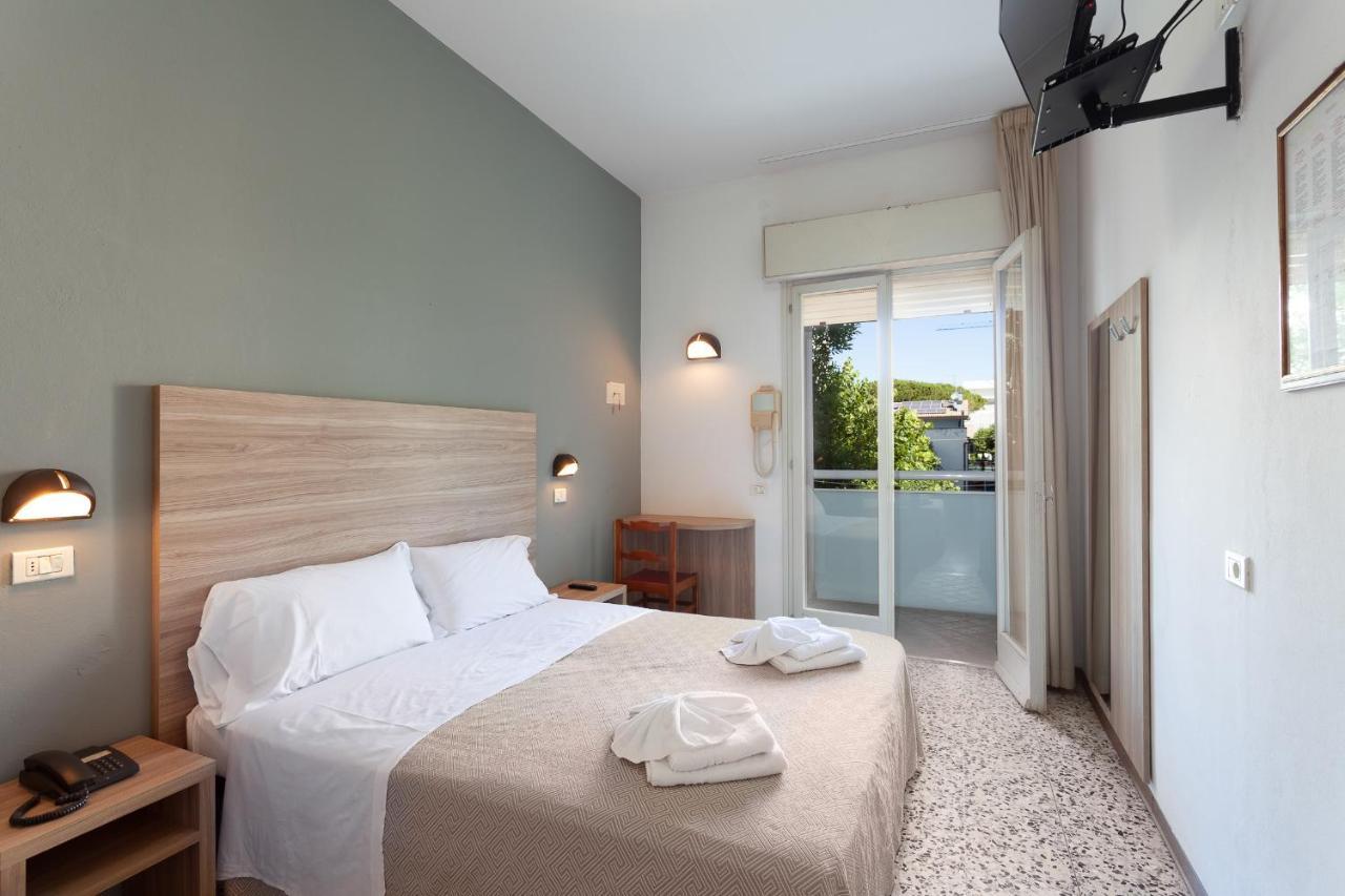 Hotel Admiral Cesenatico Esterno foto