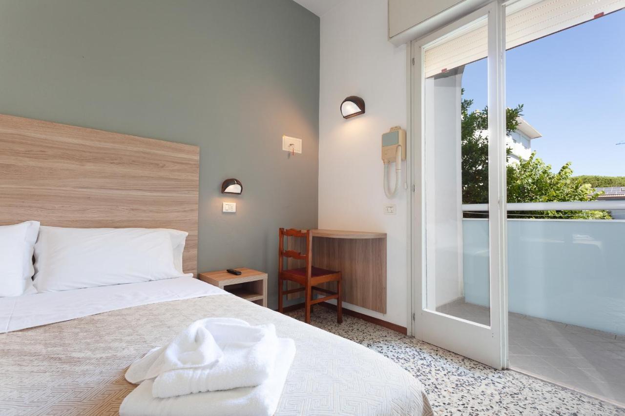 Hotel Admiral Cesenatico Esterno foto