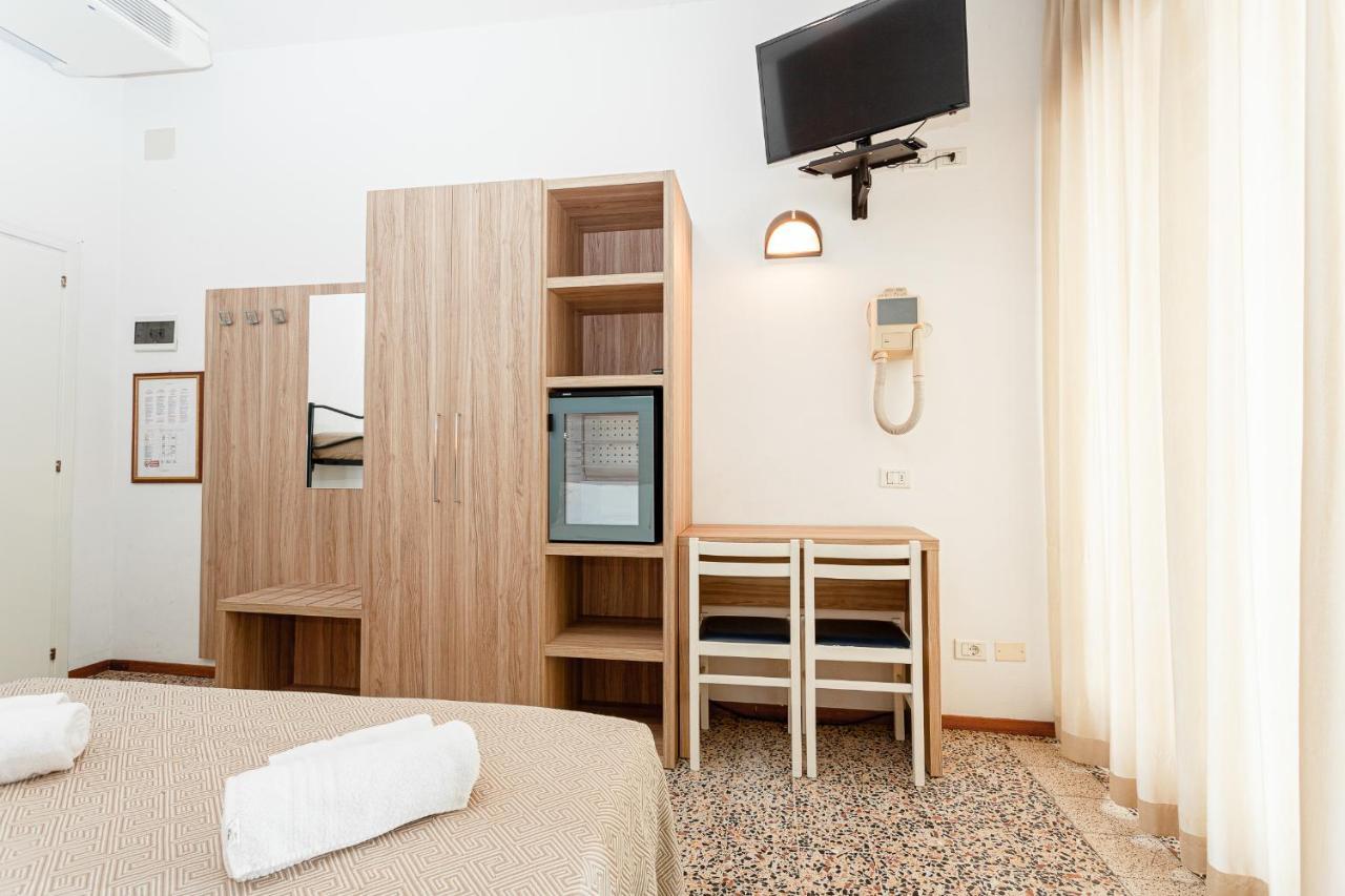 Hotel Admiral Cesenatico Esterno foto