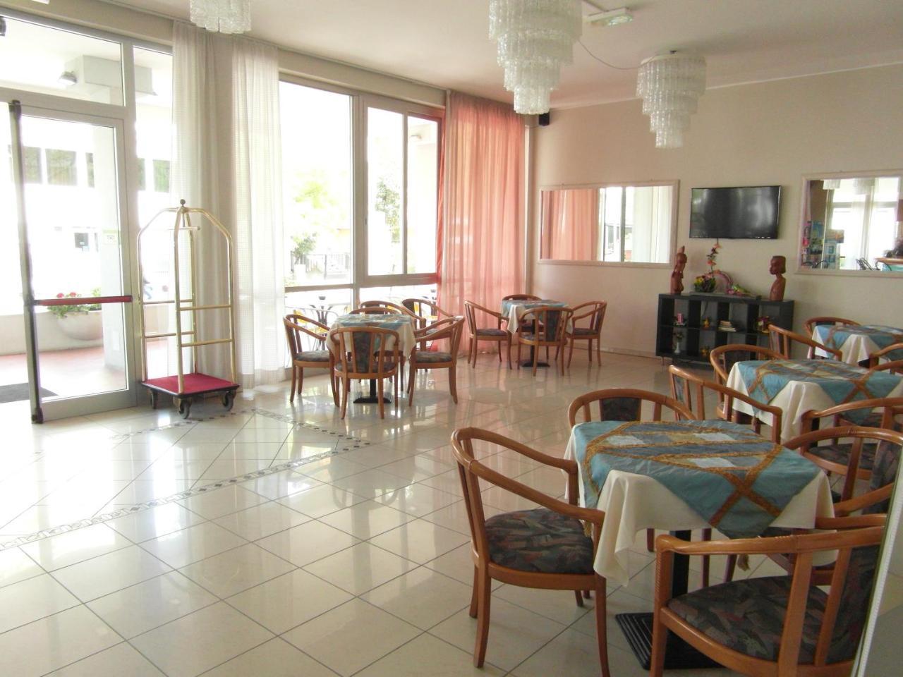 Hotel Admiral Cesenatico Esterno foto